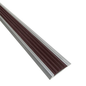 Алюм. противоскол. накладка на ступени с коричневой резиновой вставкой 2м х 45мм х 7 мм